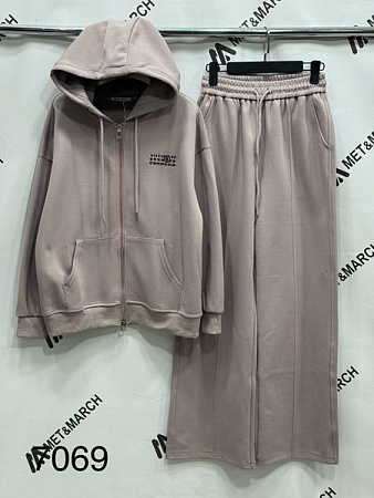 Костюм Спорт Met&March 7069 beige Костюм Спорт Met&March 7069 beige - делук