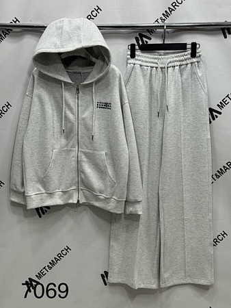 Костюм Спорт Met&March 7069 l.grey Костюм Спорт Met&March 7069 l.grey - делук